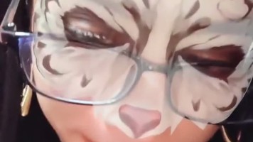 Sepong Dulu Baru Masukin ke Memek Host Bertatto