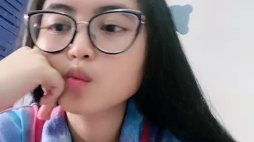 Merah atau Pink sih Daleman Meki Piyu-