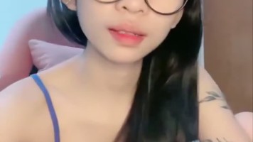 Uting Miss Sally Pose Love Abis Keramas ID 38923249 Dream
