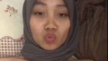 Toket Bulat Hijabers Isna