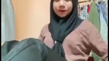 Mahmud Hijab Buka Celana Pamer Meki
