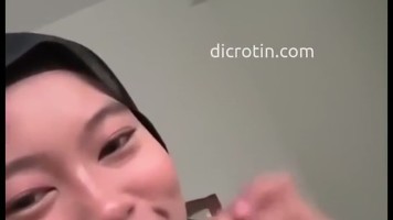Enaknya Sepongan Nikmat Pacar Jilbab Hyper
